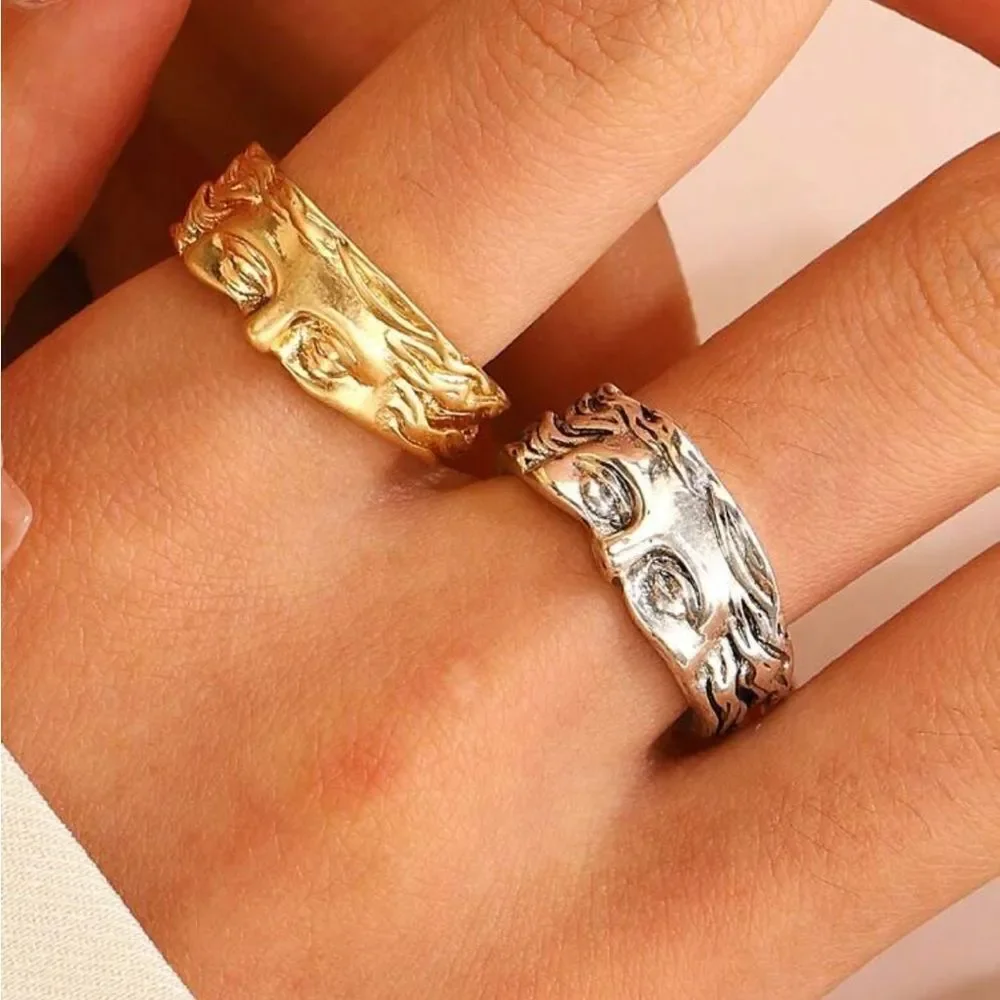 Vintage figure ring M937